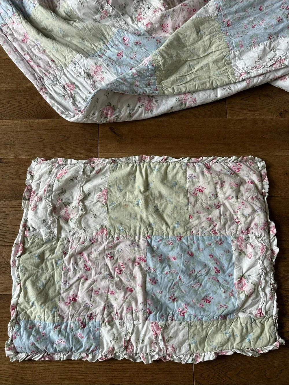 Simply Shabby Chic 100% Cotton Queen Quilt Reversible Patchwork One Pillow Sham